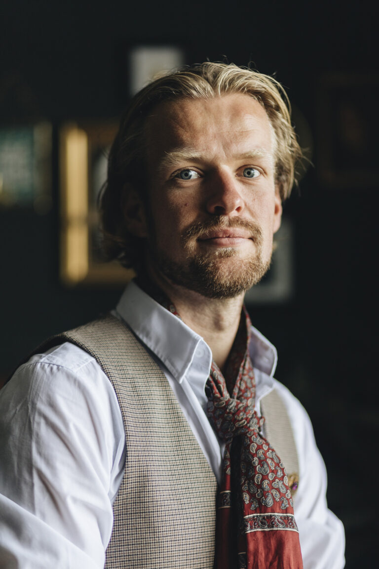 Portretfoto van Bernhard