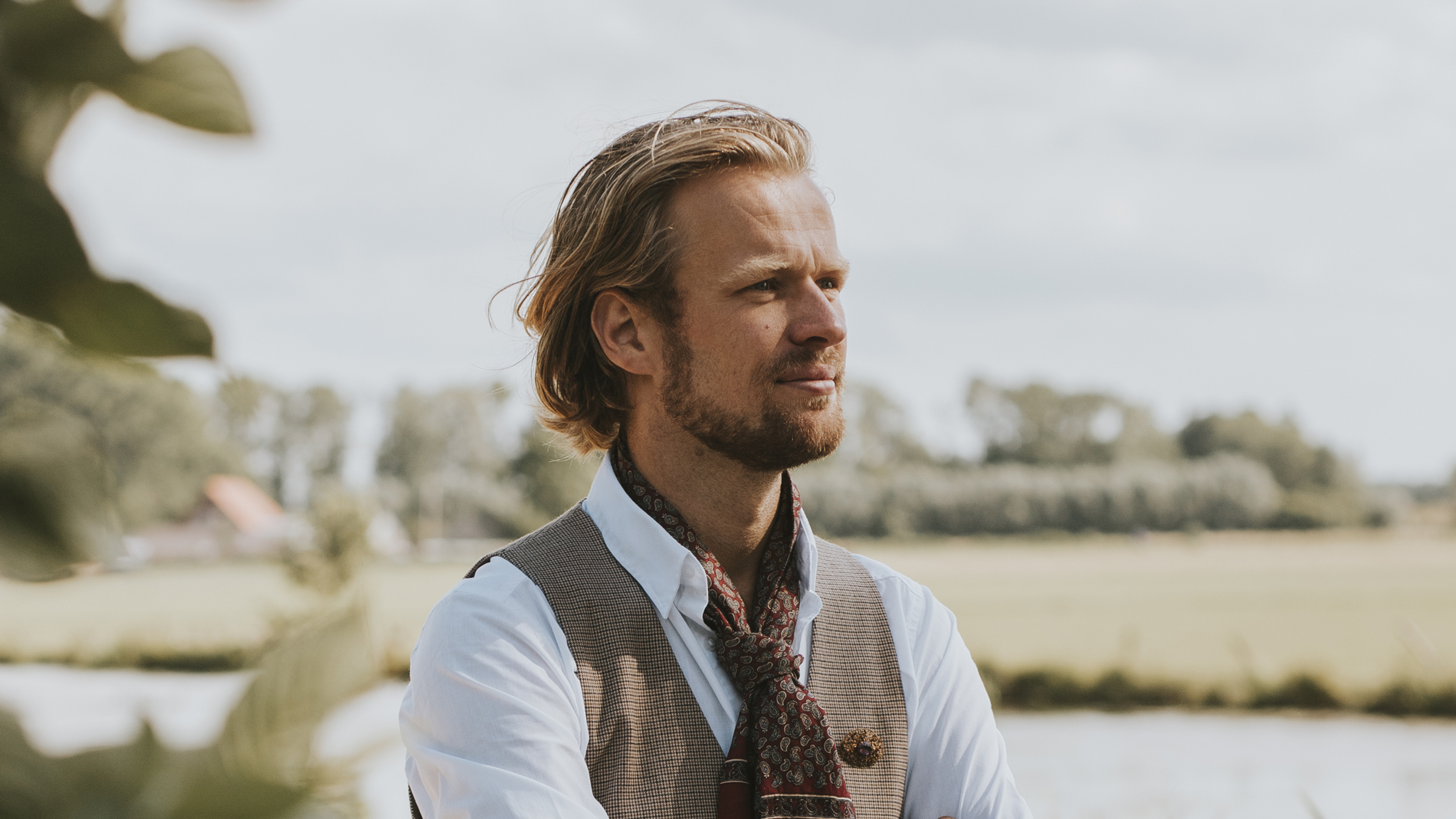 Foto van Bernhard buitenshuis, genomen langs de oevers van de IJssel.